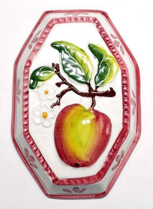 画像1: イタリア製 輸入雑貨 壁飾り リンゴ アップル フルーツ 陶器 壁掛け 八角形 風水 ハンドメイド バッサーノ リビングスタジオ 直輸入 BRE-195L-AP (1)