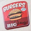 画像2: 輸入雑貨 アンティークエンボスプレート BIG BURGERS ブリキ 壁飾り アメリカン ビンテージ シャビー HLHT22055A リビングスタジオ (2)