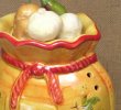 画像2: ポルトガル製 輸入雑貨 ニンニク入れ ストッカー ふた付き容器 キャニスター 陶器 ストロベリー いちご イチゴ 巾着 黄色 PFA-48B-FS (2)