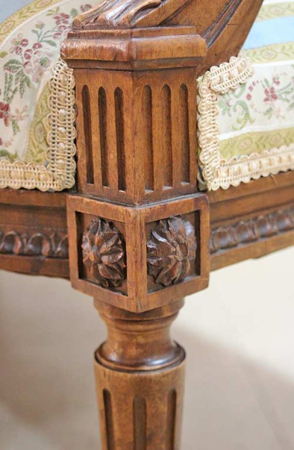 画像23: 【謝恩セール特価】輸入家具 ソファ フランス アンティーク ラブソファ 彫刻 クラシック ビンテージ 506 送料無料 リビングスタジオ (23)