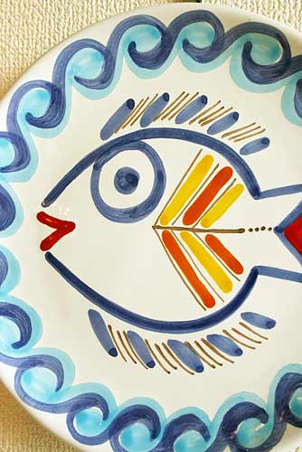 イタリア製 輸入雑貨 シチリア 陶器 絵皿 壁飾り 壁掛け 手描き 魚 白地 ブルー デシモーネ デシモネ desimone ハンドペイント 537SU