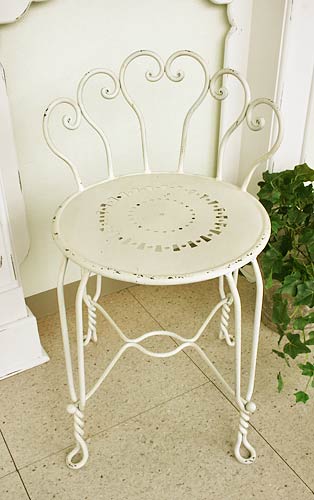 ロイヤルコレクション　ガーデンチェア　庭椅子　金属白色　美品
